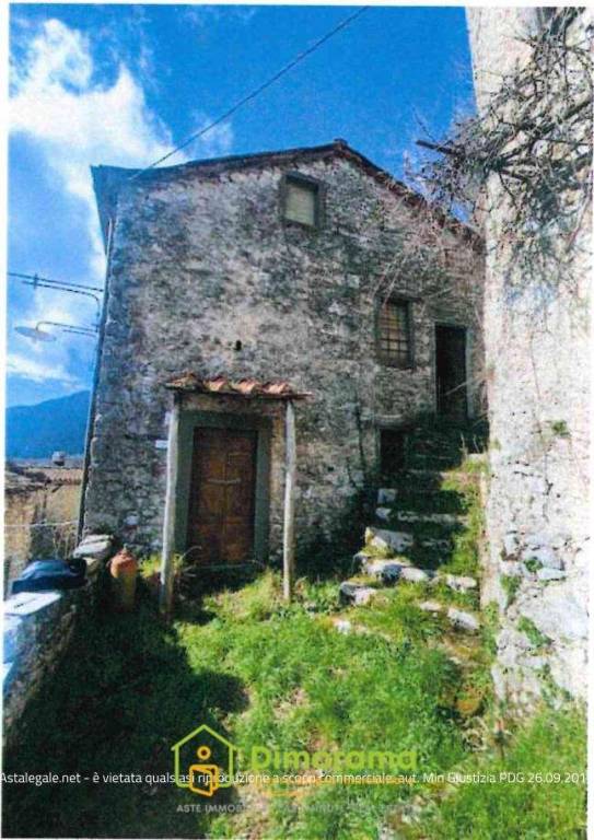 casa indipendente in vendita a Bagni di Lucca in zona Lucchio