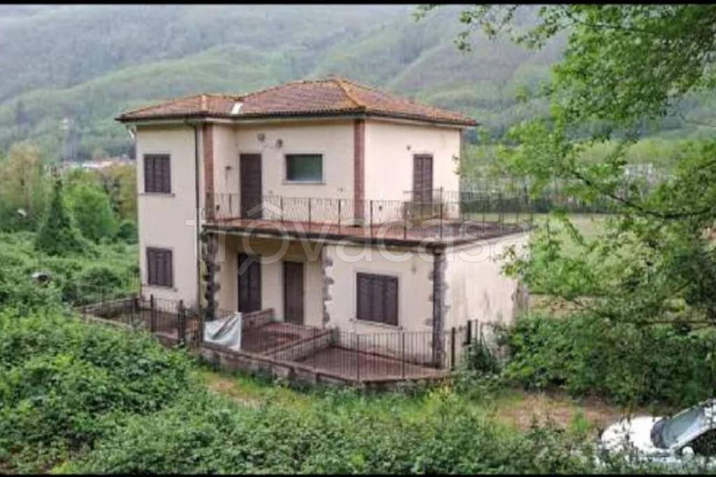 appartamento in vendita a Bagni di Lucca in zona Fornoli