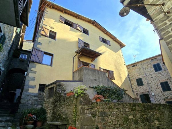 casa indipendente in vendita a Bagni di Lucca in zona Bagni Caldi
