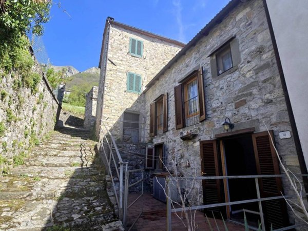 casa indipendente in vendita a Bagni di Lucca in zona San Cassiano di Controni