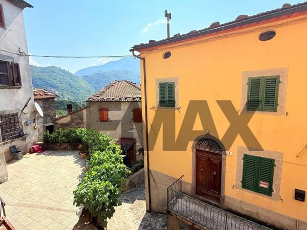 casa indipendente in vendita a Bagni di Lucca in zona Cocciglia