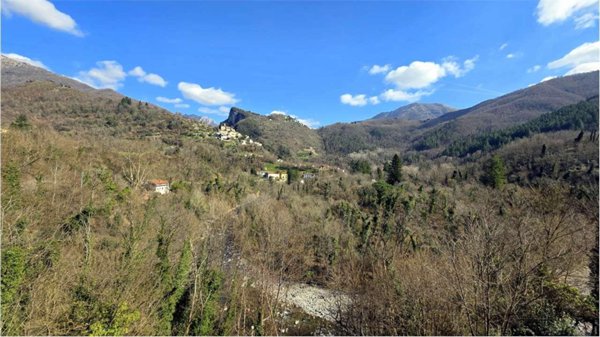 casa indipendente in vendita a Bagni di Lucca