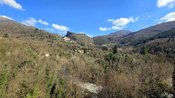 casa indipendente in vendita a Bagni di Lucca in zona Bagni Caldi