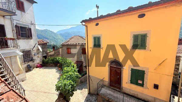 casa indipendente in vendita a Bagni di Lucca in zona Cocciglia