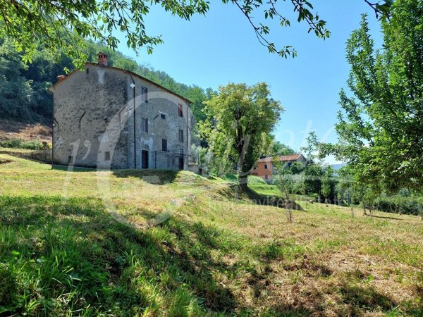 casa semindipendente in vendita a Bagni di Lucca in zona Bagni Caldi