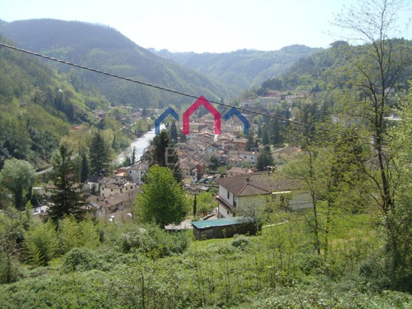 casa indipendente in vendita a Bagni di Lucca in zona Bagni Caldi