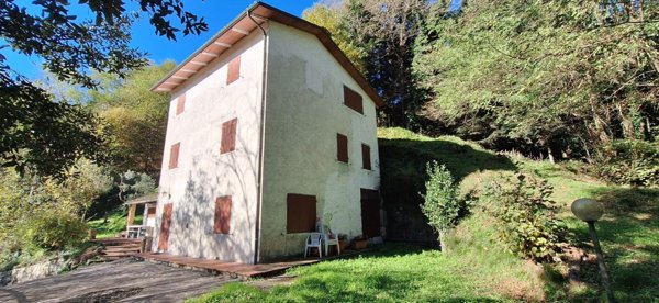 casa indipendente in vendita a Bagni di Lucca