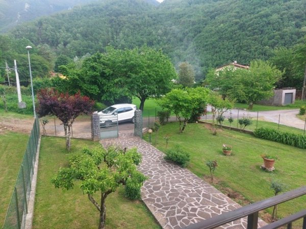 casa indipendente in vendita a Bagni di Lucca