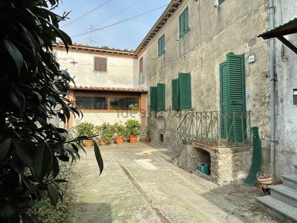 appartamento in vendita a Bagni di Lucca in zona Lugliano
