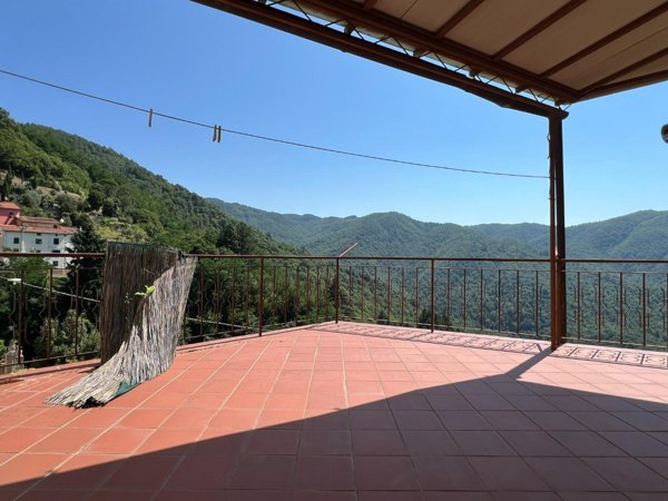 casa indipendente in vendita a Bagni di Lucca in zona Crasciana