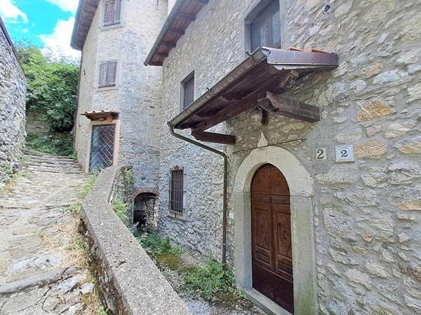 casa indipendente in vendita a Bagni di Lucca in zona Lucchio