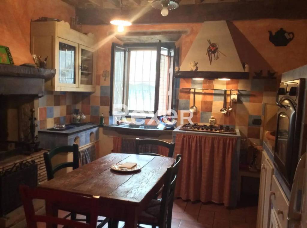 casa indipendente in vendita a Bagni di Lucca