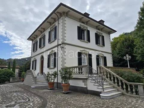 casa indipendente in vendita a Bagni di Lucca in zona Bagni Caldi