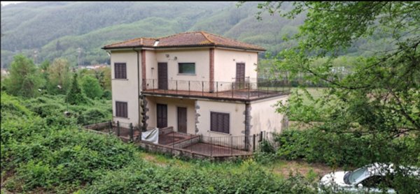 intera palazzina in vendita a Bagni di Lucca in zona Fornoli