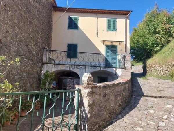 casa indipendente in vendita a Bagni di Lucca in zona San Cassiano di Controni