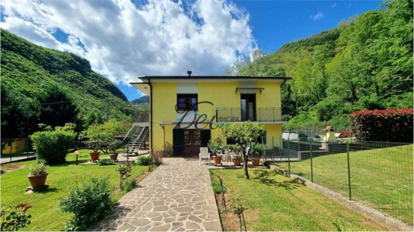 casa indipendente in vendita a Bagni di Lucca in zona Bagni Caldi