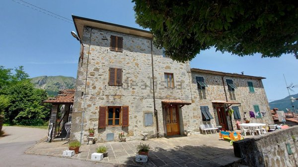 casa indipendente in vendita a Bagni di Lucca in zona Bagni Caldi