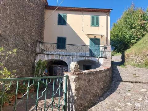 casa indipendente in vendita a Bagni di Lucca