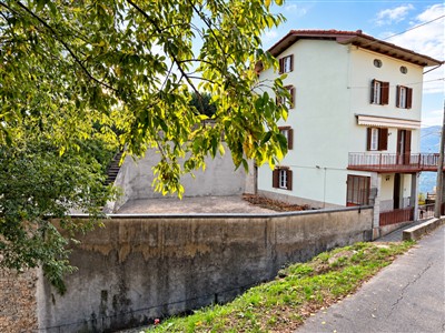 casa indipendente in vendita a Bagni di Lucca in zona Casabasciana