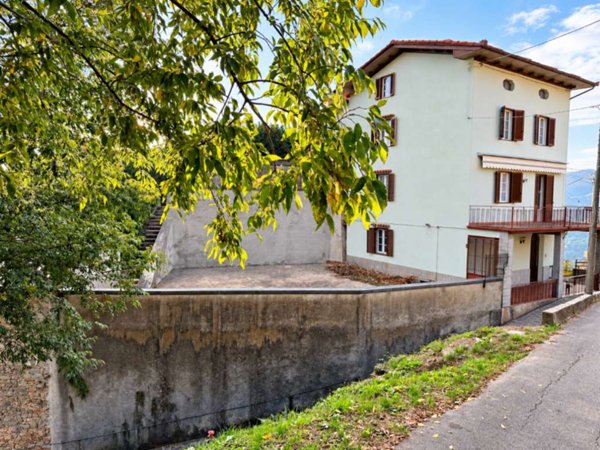 casa indipendente in vendita a Bagni di Lucca in zona Casabasciana