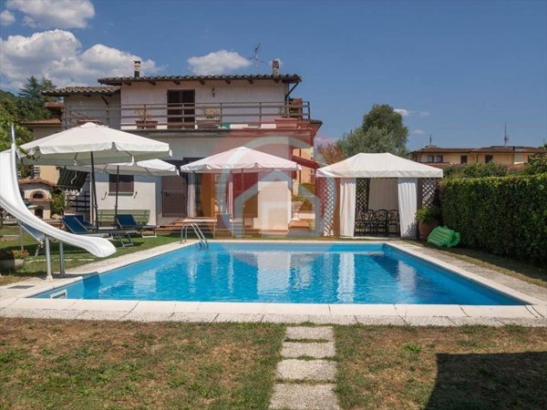casa indipendente in vendita a Barga in zona Castelvecchio Pascoli