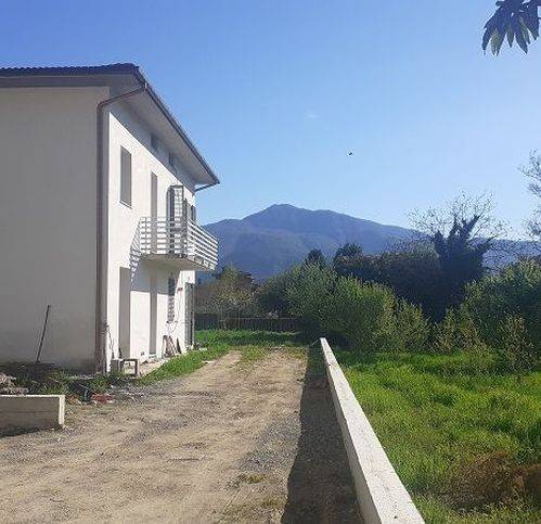 casa indipendente in vendita a Barga