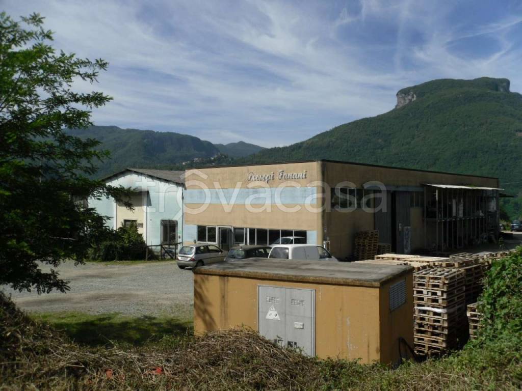 locale commerciale in vendita a Barga