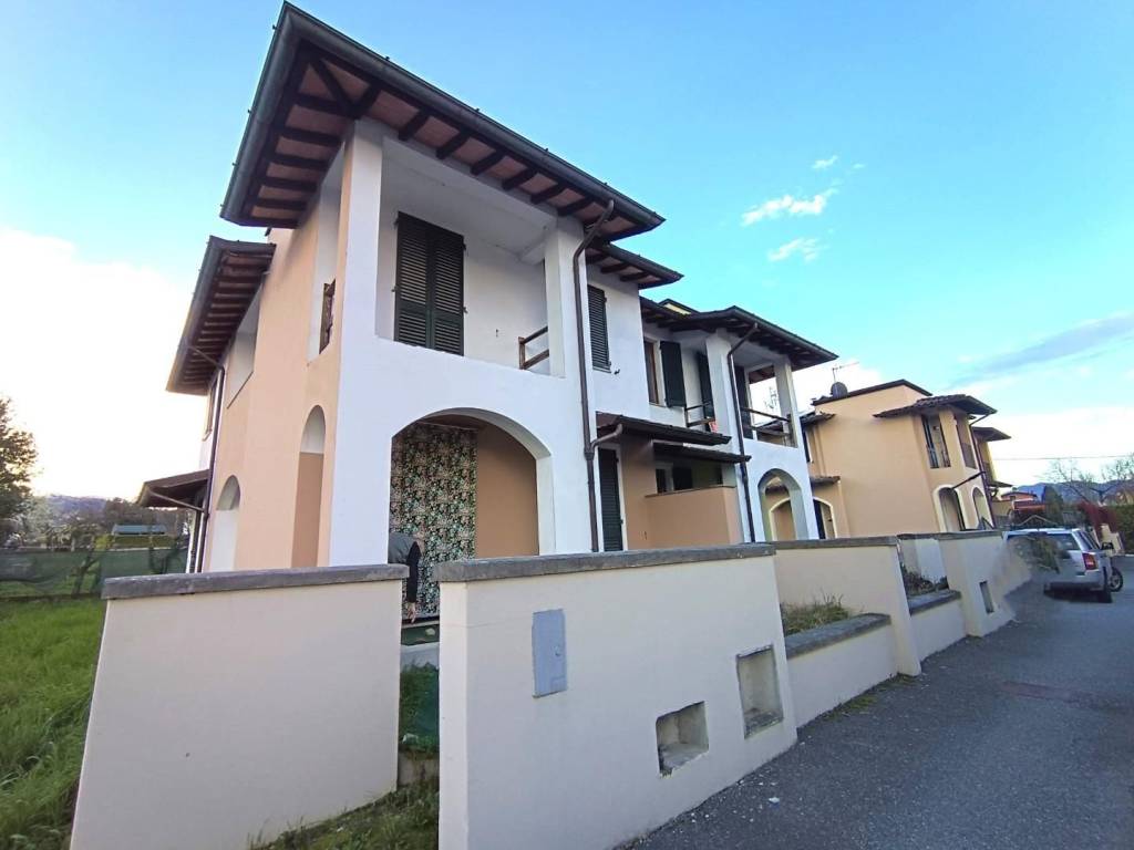 casa indipendente in vendita a Barga