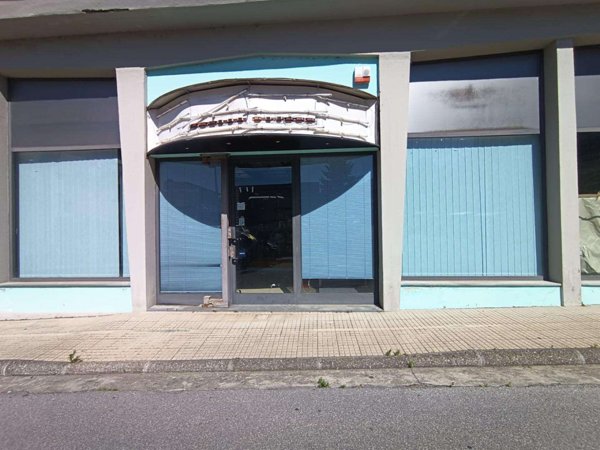 locale commerciale in vendita a Barga in zona Fornaci di Barga