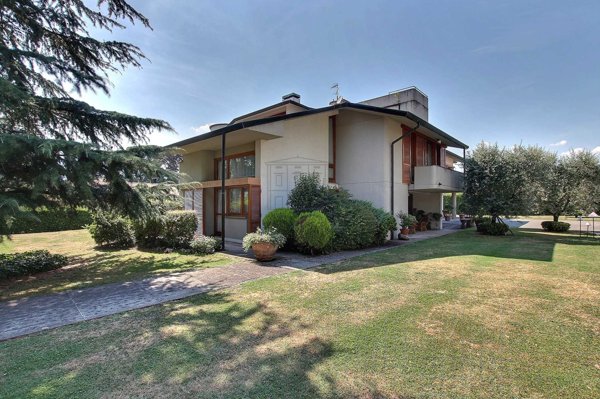 casa indipendente in vendita a Barga