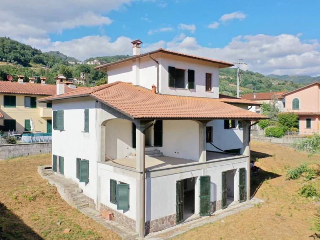 casa indipendente in vendita a Barga in zona Castelvecchio Pascoli