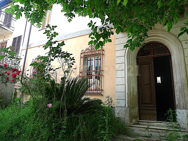 casa indipendente in vendita a Barga