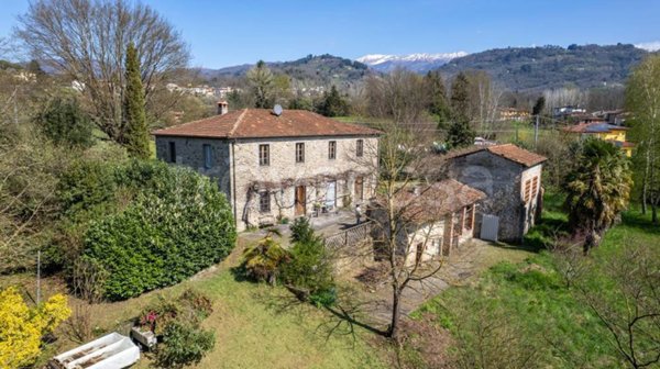 casa indipendente in vendita a Barga