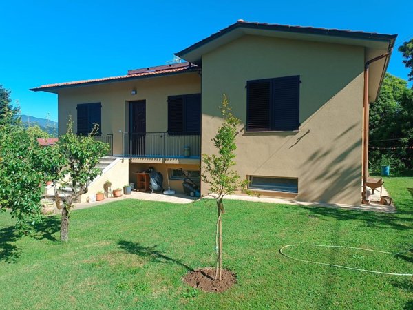 casa indipendente in vendita a Barga