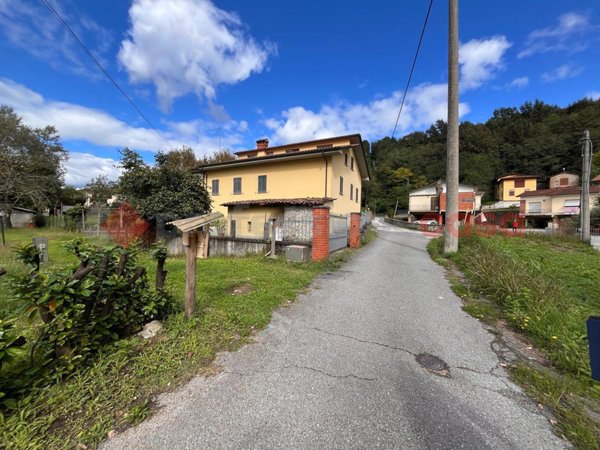 casa indipendente in vendita a Barga in zona Fornaci di Barga