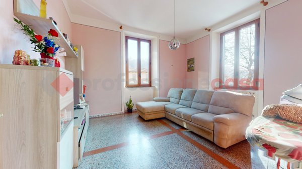 casa indipendente in vendita a Barga in zona Mologno