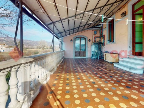 casa indipendente in vendita a Barga in zona Mologno