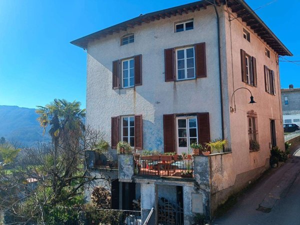 appartamento in vendita a Barga in zona Filecchio