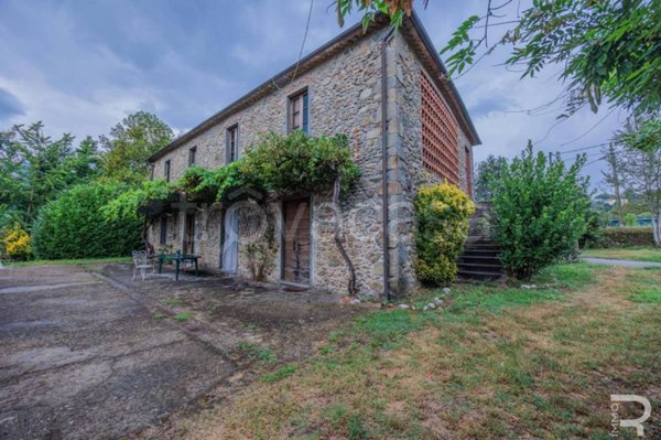 casa indipendente in vendita a Barga in zona Filecchio