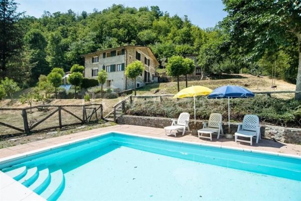casa indipendente in vendita a Barga in zona Tiglio.
