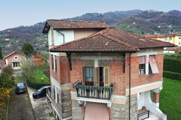 casa indipendente in vendita a Barga