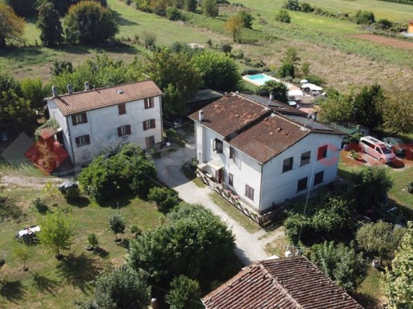 intera palazzina in vendita a Barga