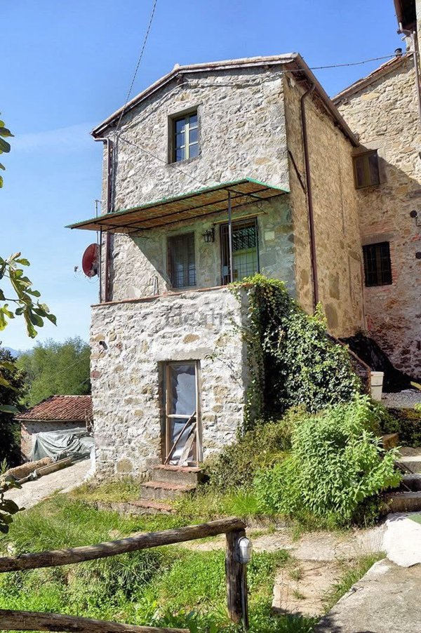 casa indipendente in vendita a Barga