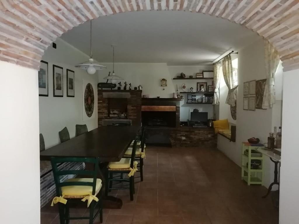 casa indipendente in vendita a Barga in zona Filecchio
