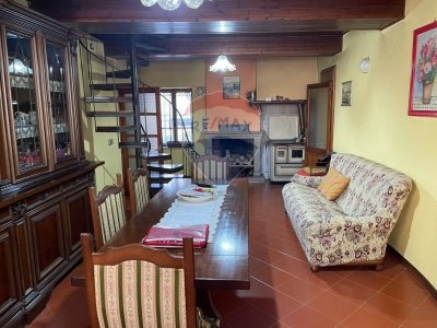 casa indipendente in vendita a Barga