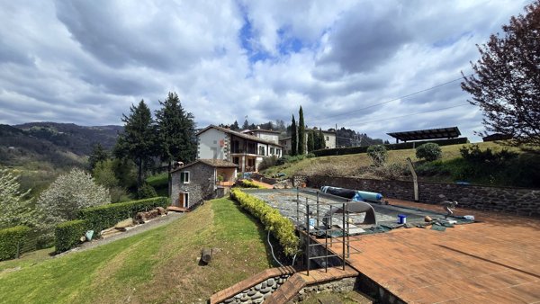 casa indipendente in vendita a Barga in zona Tiglio.
