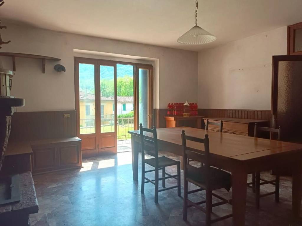 appartamento in vendita a Barga in zona Fornaci di Barga