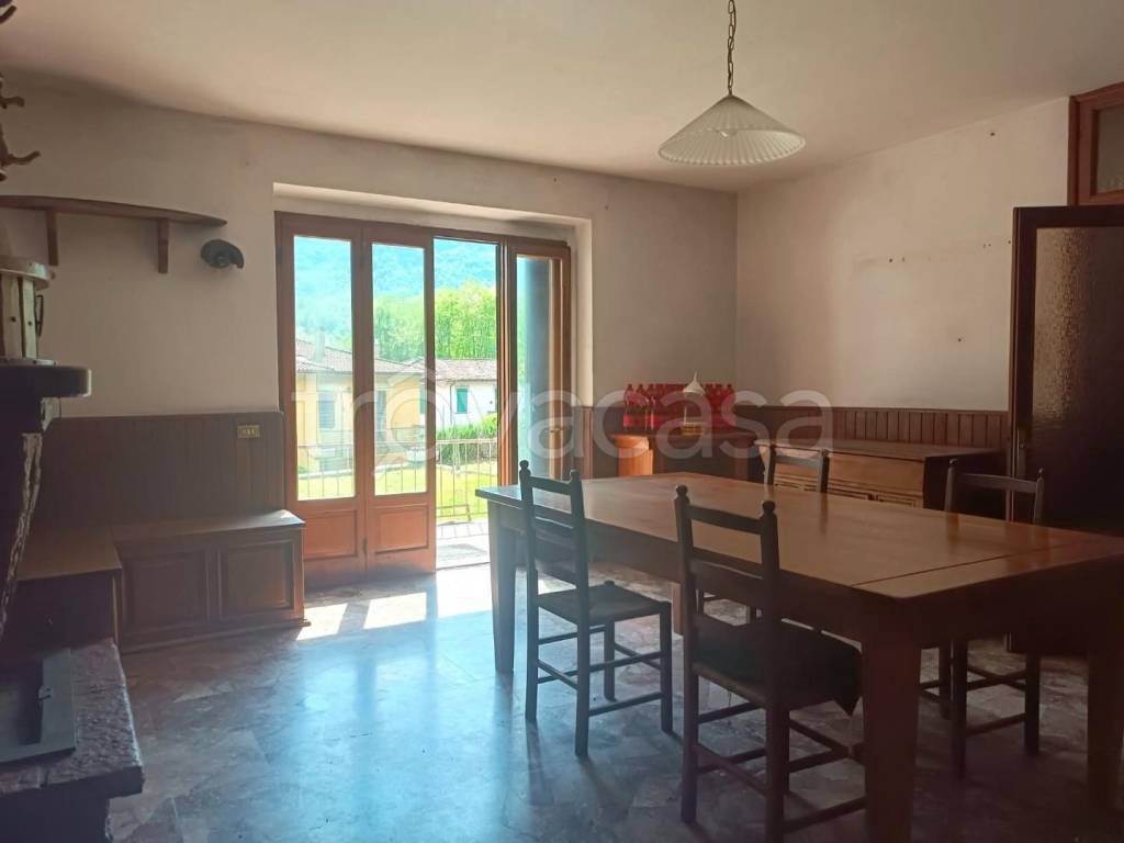 appartamento in vendita a Barga in zona Fornaci di Barga