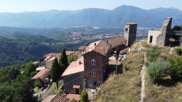 casa indipendente in vendita a Barga in zona Sommocolonia