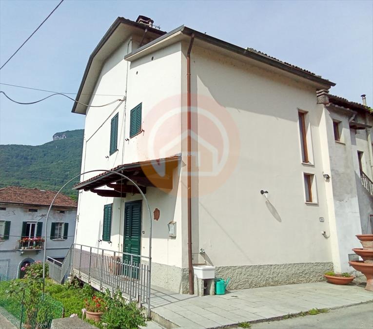 casa indipendente in vendita a Barga in zona Fornaci di Barga